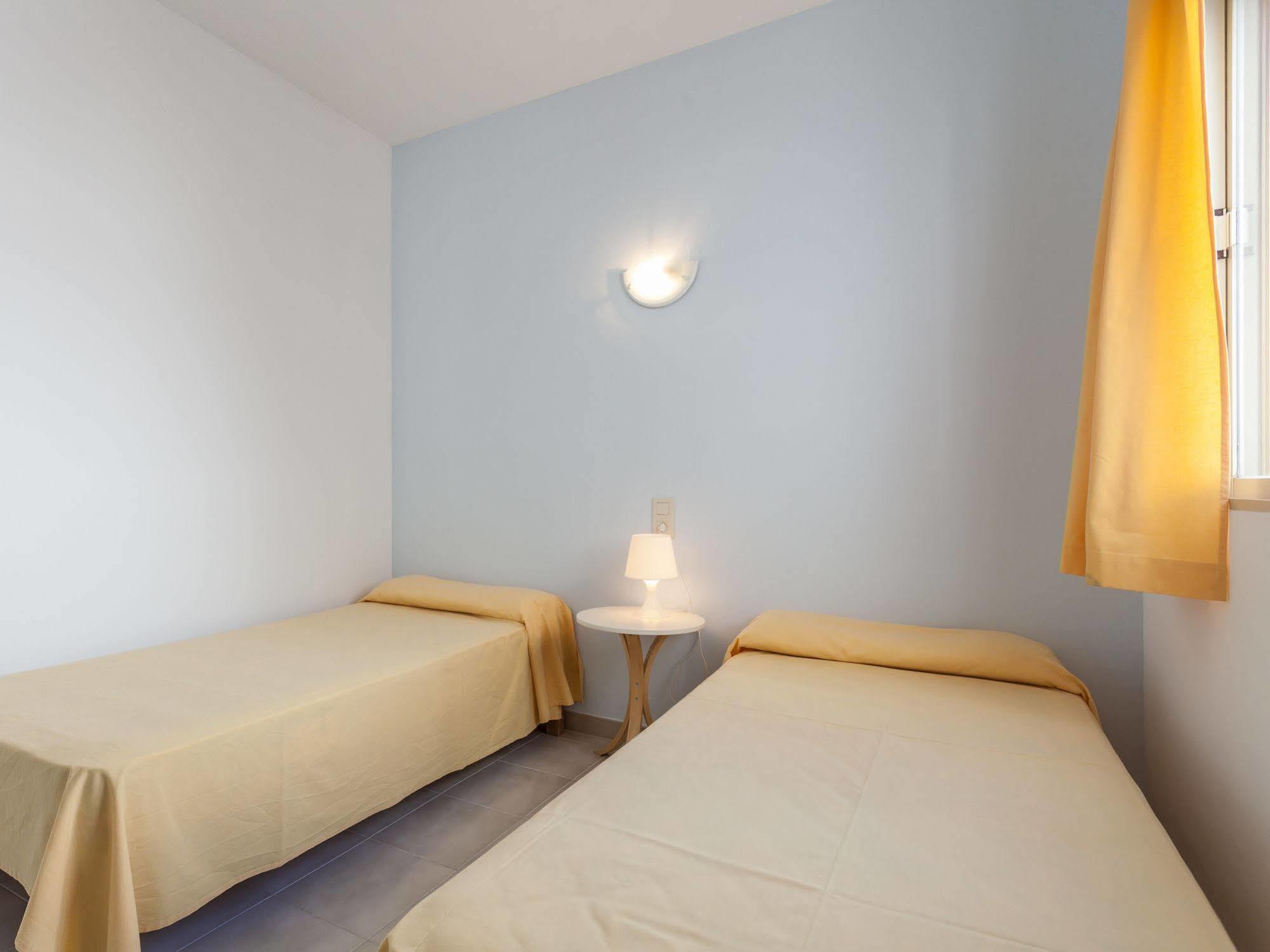 Apartamentos Lago Colonia de Sant Jordi Esterno foto